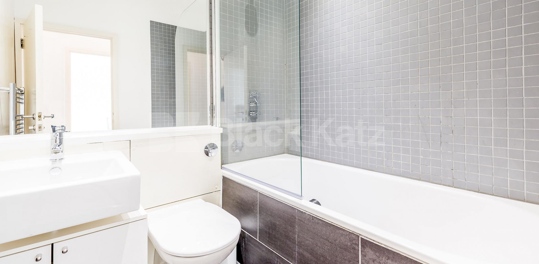 			3 BED GOOD FOR 4 SHARERS!, 3 Bedroom, 1 bath, 1 reception Flat			 Royal College Street, CAMDEN